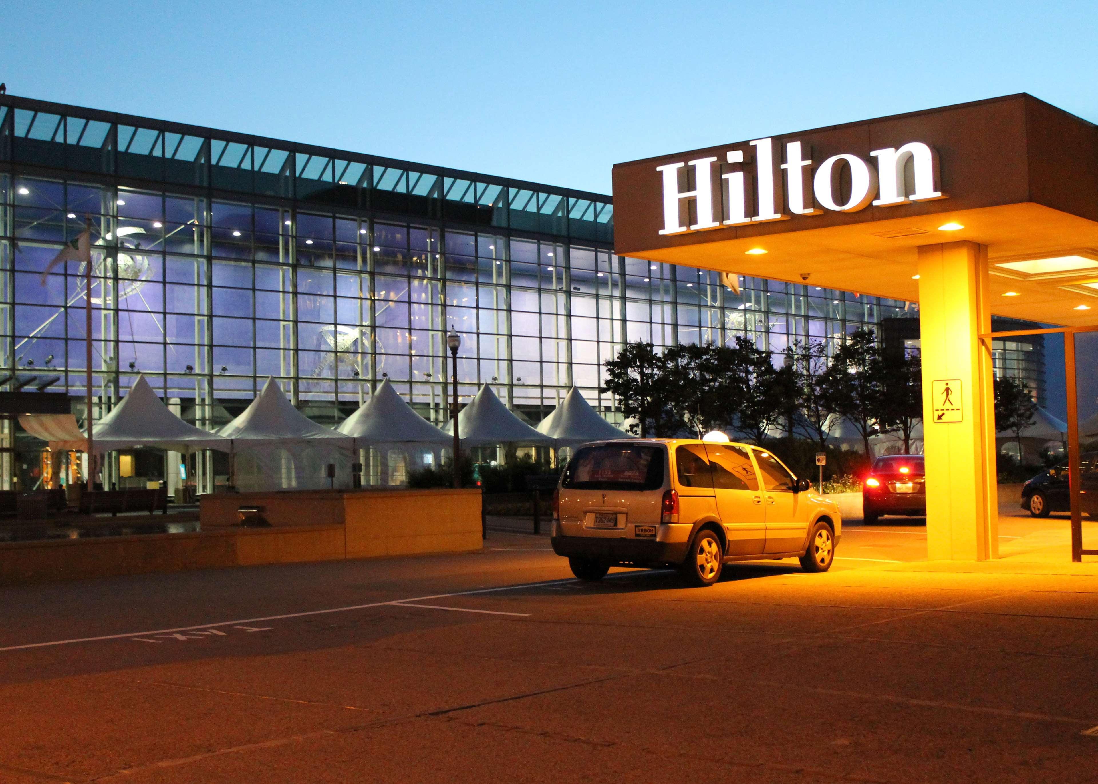 Hilton Quebec Hotel Exterior photo