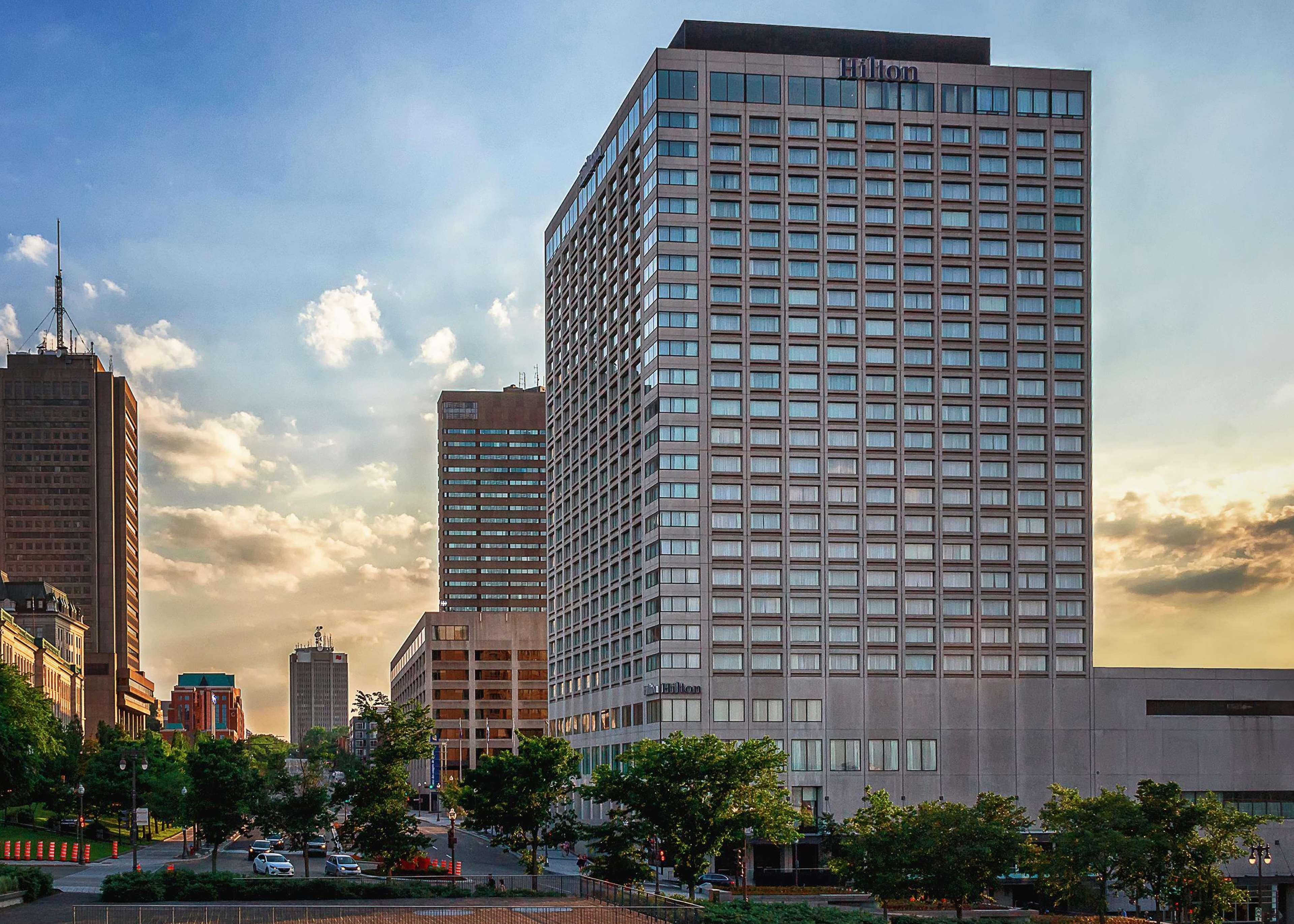 Hilton Quebec Hotel Exterior photo