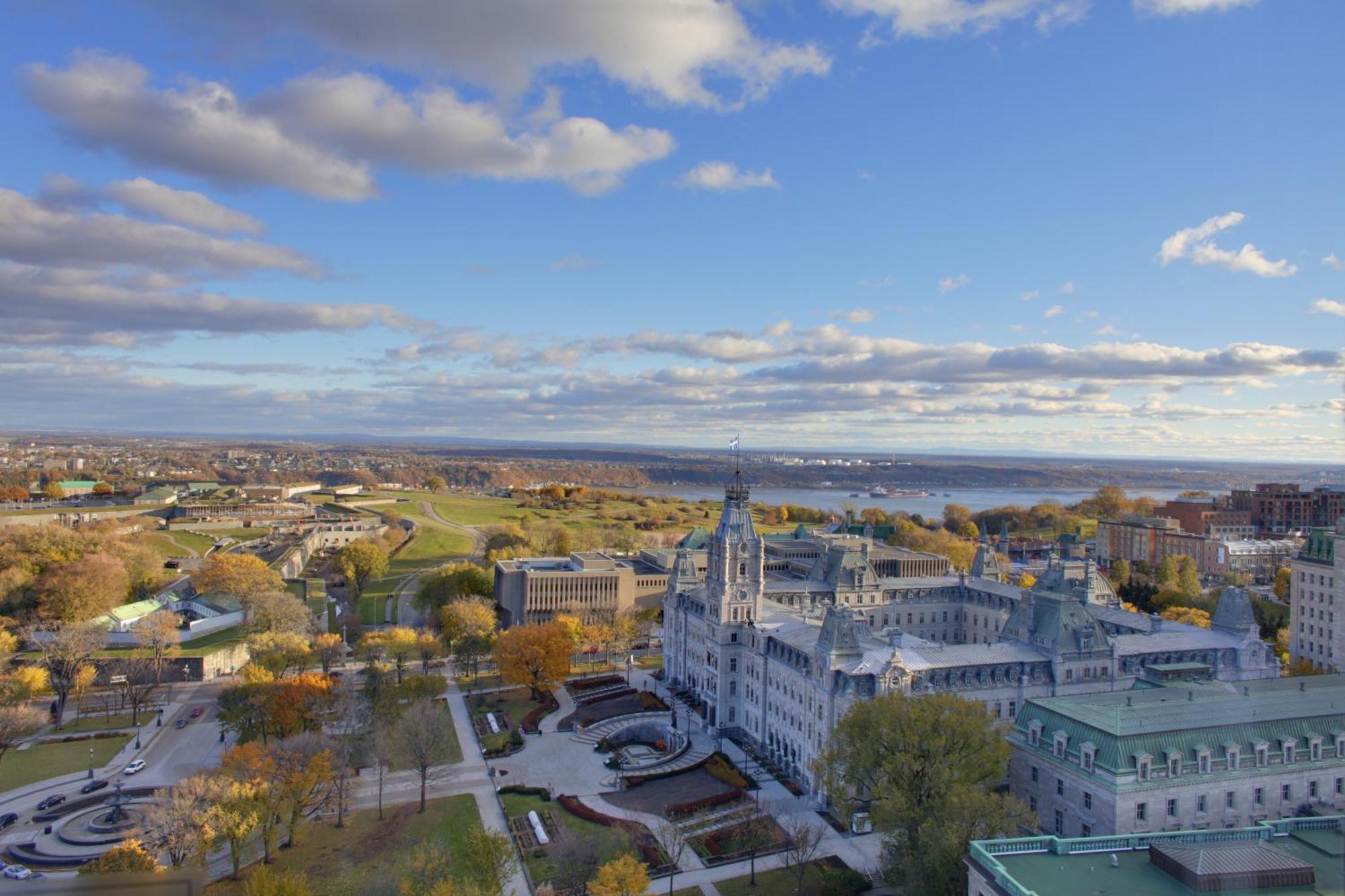 Hilton Quebec Hotel Exterior photo