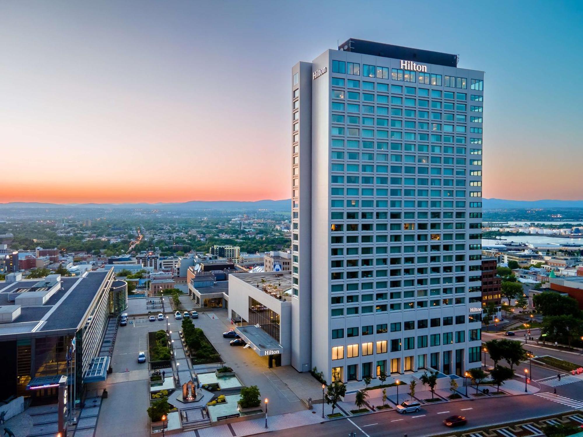 Hilton Quebec Hotel Exterior photo